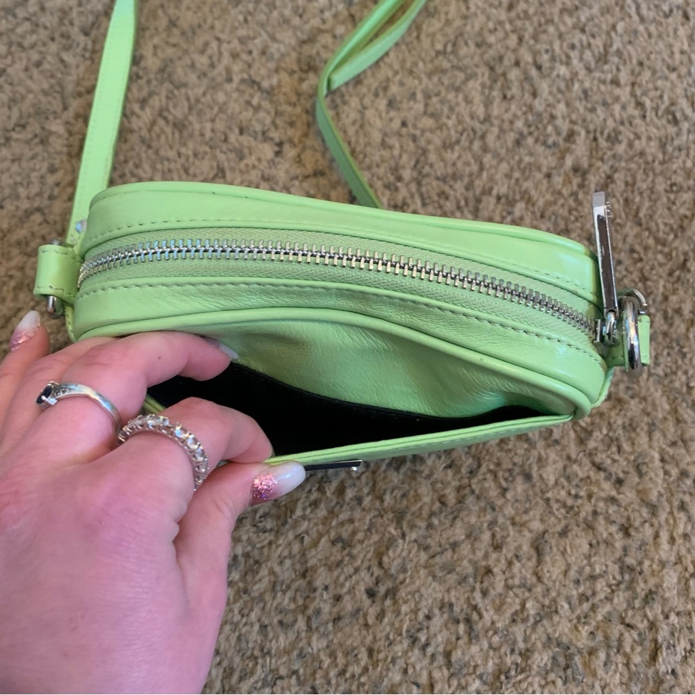 Kenneth Cole adjustable lime green crossbody bag - Picture 5 of 10